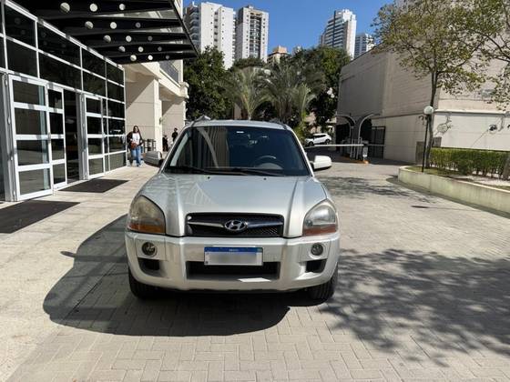 HYUNDAI TUCSON 2.0 MPFI GLS 16V 143CV 2WD FLEX 4P AUTOMÁTICO HYUNDAI TUCSON 2.0 MPFI GLS 16V 143CV 2WD FLEX 4P AUTOMÁTICO